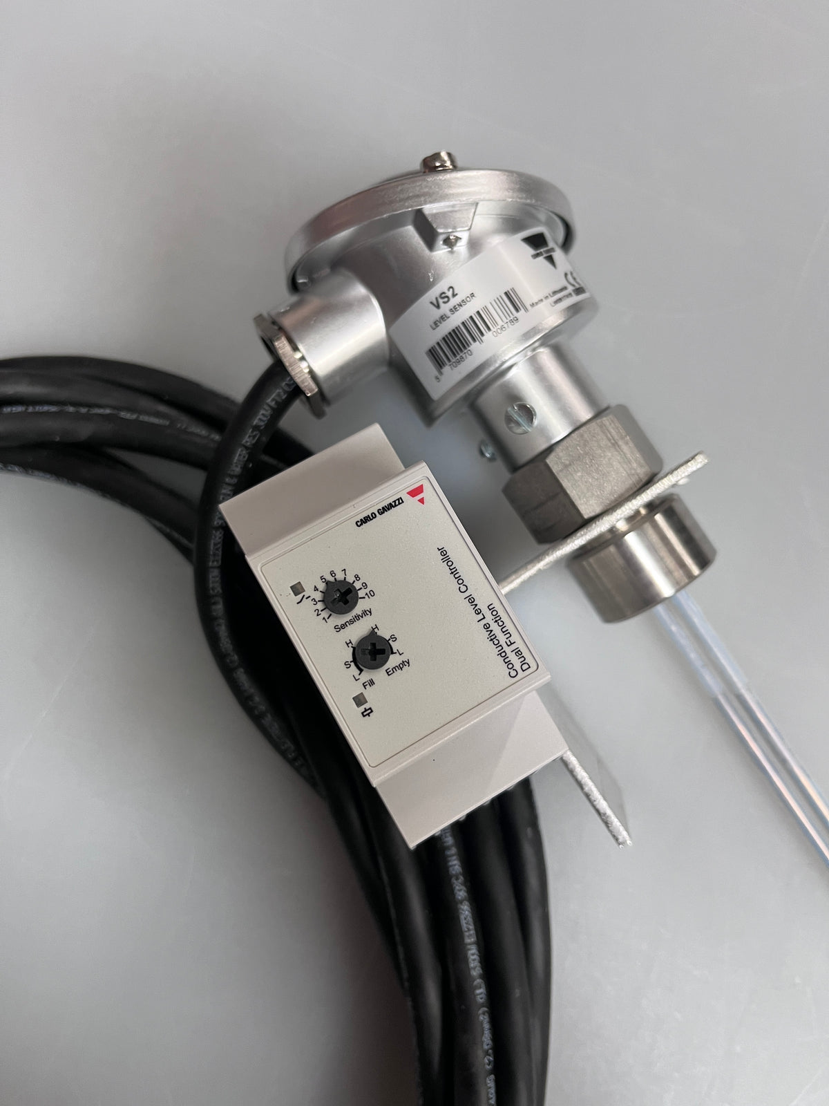 Carlo Gavazzi VS2 sensor and CLP2EA1C230 level controller